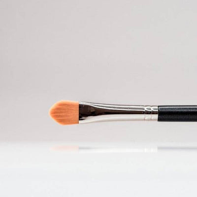 103 - Flat Concealer Brush - Plush Beauty