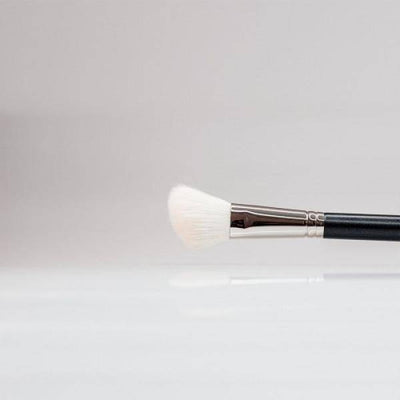 215 - Angled Blusher Brush - Plush Beauty